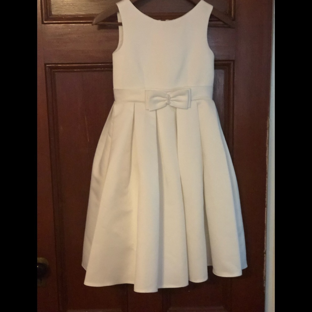 Girls formal dress
Size 7 
Length 32 inches
P2P 12 inches